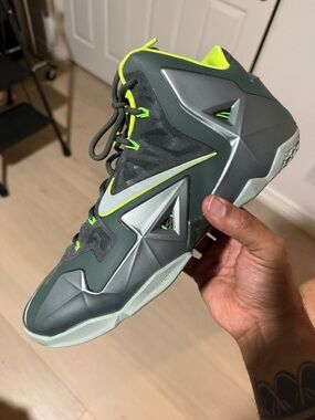 Nike LeBron 11 “Dunkman” (2013) (SKU 616175-300) Men’s Sneakers 13M VNDS